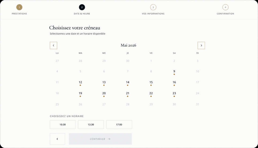 Page publique de réservation en ligne où une cliente choisit prestation et créneau